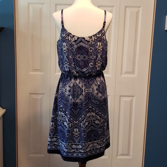 ❤️ 2/$25… Blue handkerchief print dress - Picture 3 of 6